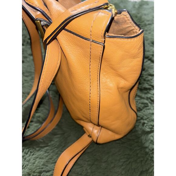 Fossil Parker style woman's brown leather backpack with key charm everyday bag - Picture 6 of 16